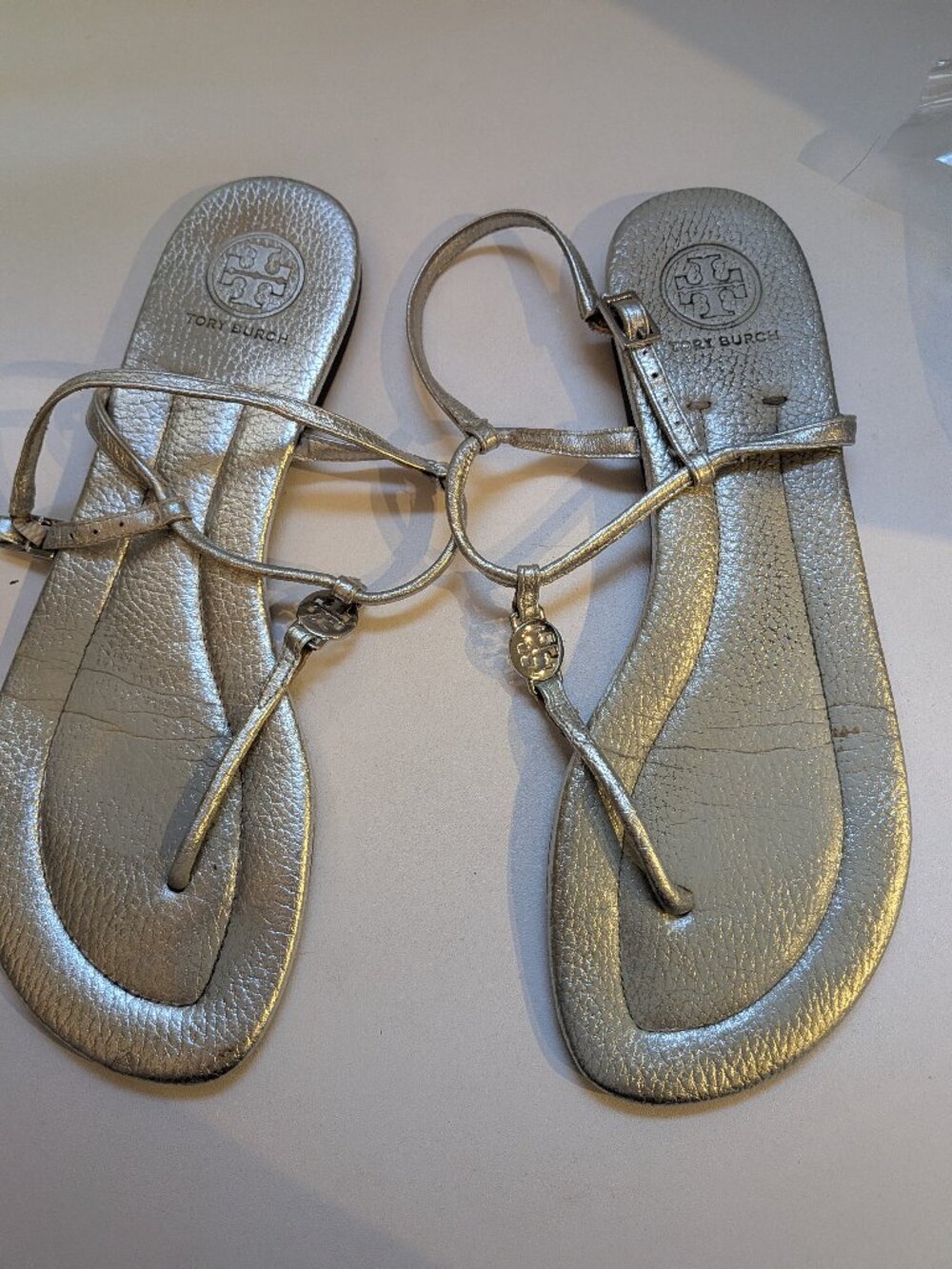 Tory Burch Emmy Flat Thong Sandal Size 10 Metallic Silver